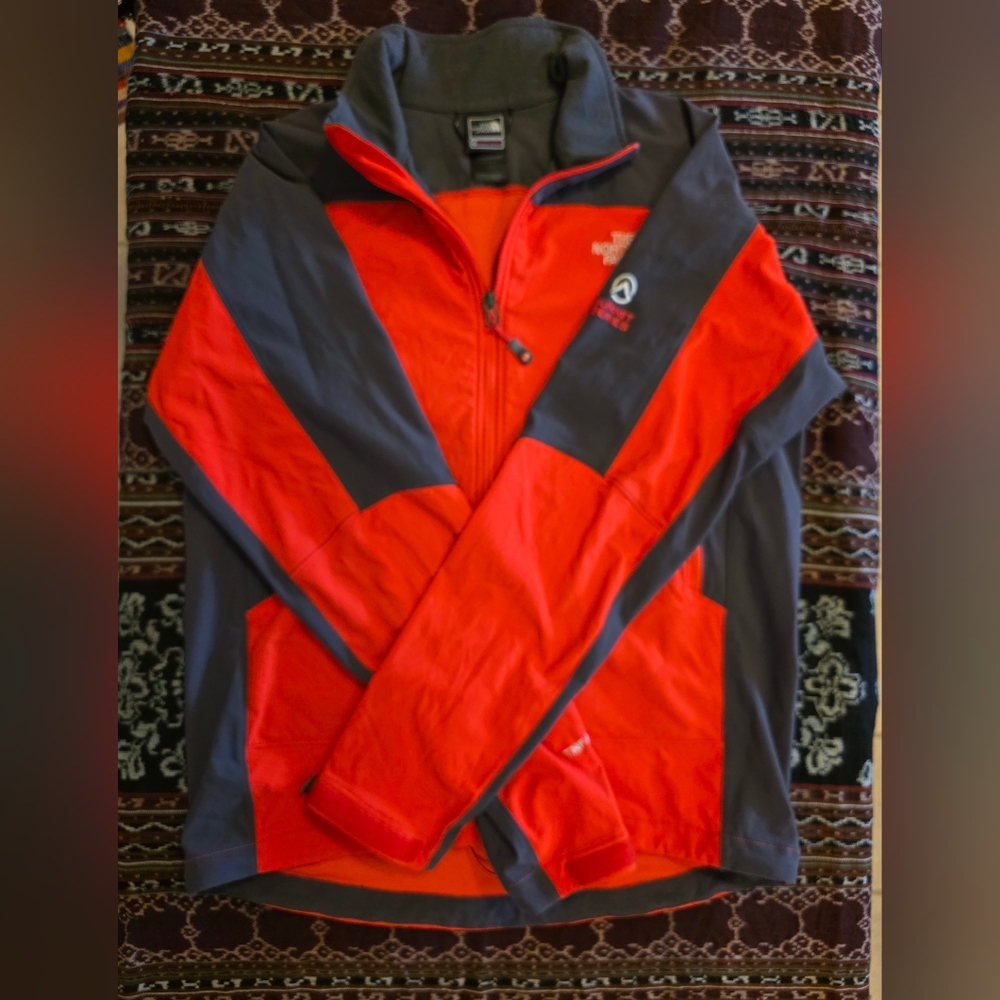 The North Face Men's Medium Apex Summit Series Vibrant Red and Charcoal Shell